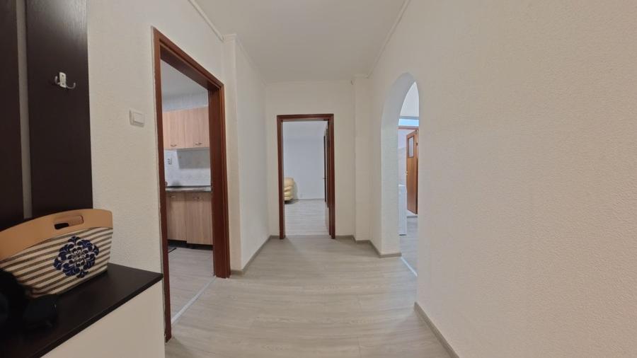 Apartament 3 Camere, B.ul Unirii, Persoana Fizica sau Juridica, Partial Mobilat - 2