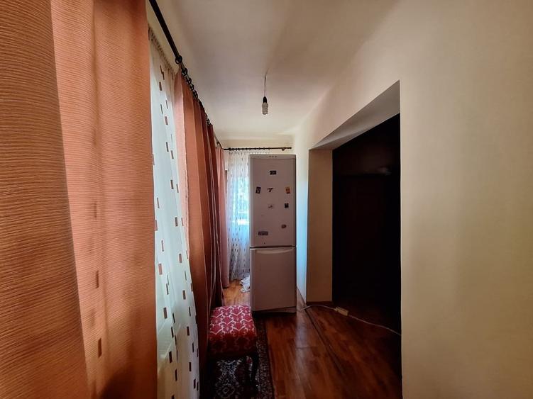 Frumusani, casa 6 camere 1000 mp teren DN4 2 centrale gaz 2 bucatarii - 17