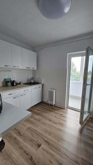 Apartament 3 camere, decomandat, Soarelui, etaj intermediar - 4