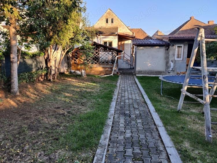 Casă cu 4 camere în Piața Cluj