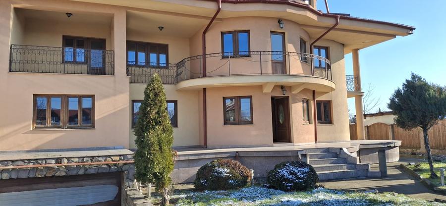 Casă cu 9 camere cu Canalizare în Tăbăcari