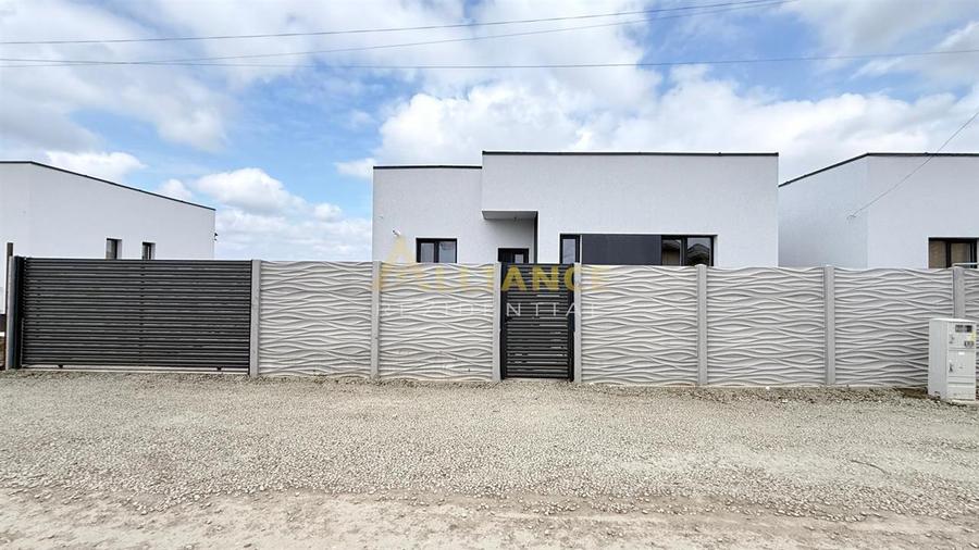 Casa Individuala - 3 camere - 2 bai - 250mp teren - 1