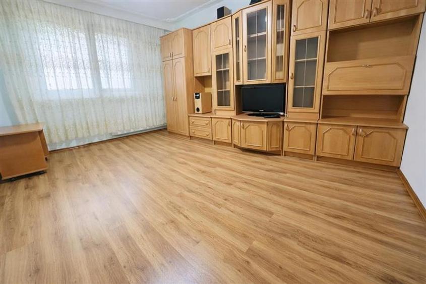 Camin primitor si luminos, decomandat, etaj intermediar,  Astra, Brasov - 1