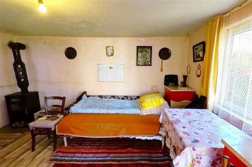 Tur 3D! Casa traditionala+ domeniu de 4.300 mp,livada,anexe:refugiu apreciabil C - 13