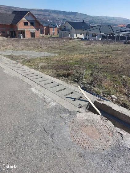 Teren intravilan, 500 mp,cu front la 2 strazi de 16.2 m fiecare in Ch - 4