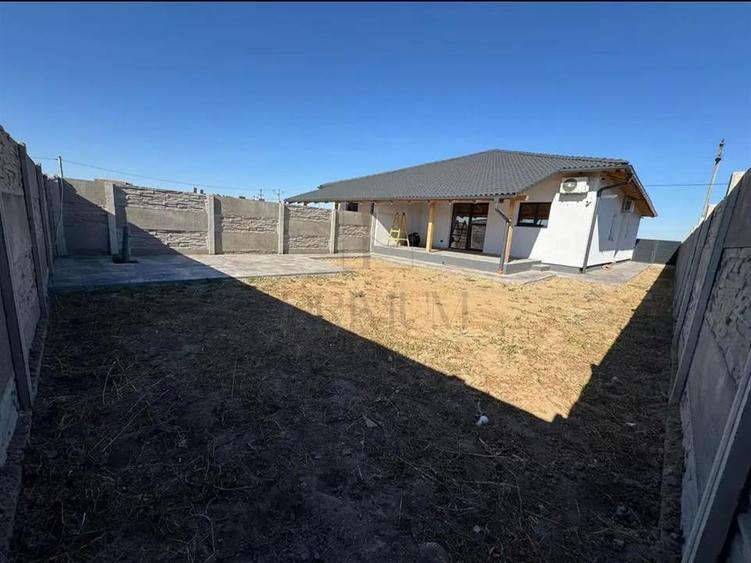 Duplex pe plan -  4 camere - toate utilitatile - 2