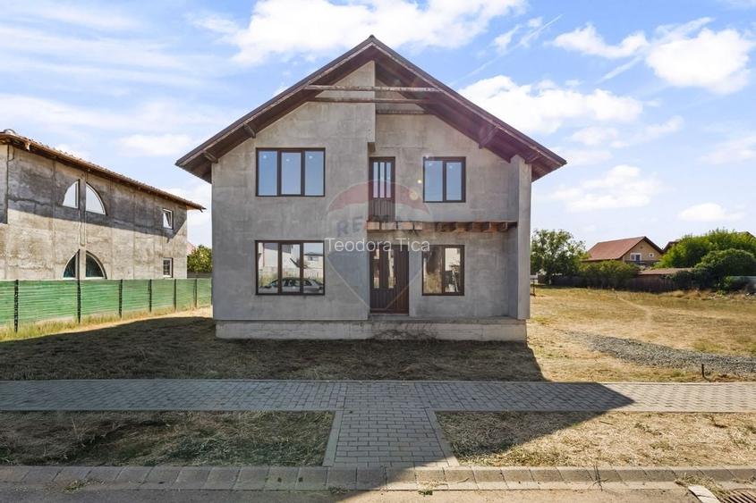 Casa  cu 5 camere Sagu