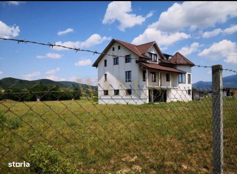 Casa cu 2 nivele,6 camere,70 arii de teren - 7
