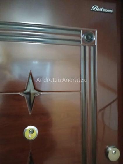 Apartament 3 camere, etaj 2/4,pozitie foarte buna, bloc anvelopat Apartament 3 camere, etaj 2/4,pozitie foarte buna, bloc anvelopat