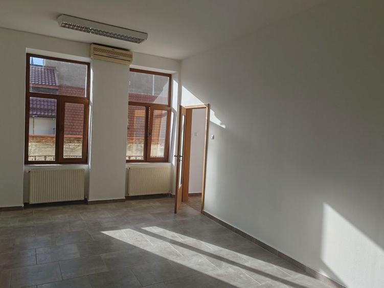 Vand ap. / 3 spatii servicii renovate ultracentral 21 Decembrie nr. 50 - 7