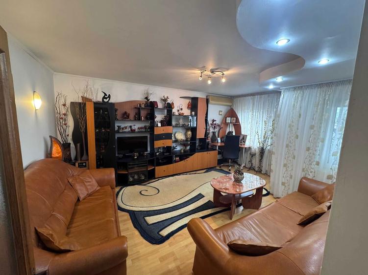 Apartament de vanzare cu 3 camere, etaj 2 - 74,16 mp - Giurgiu, zona Patibar - 1