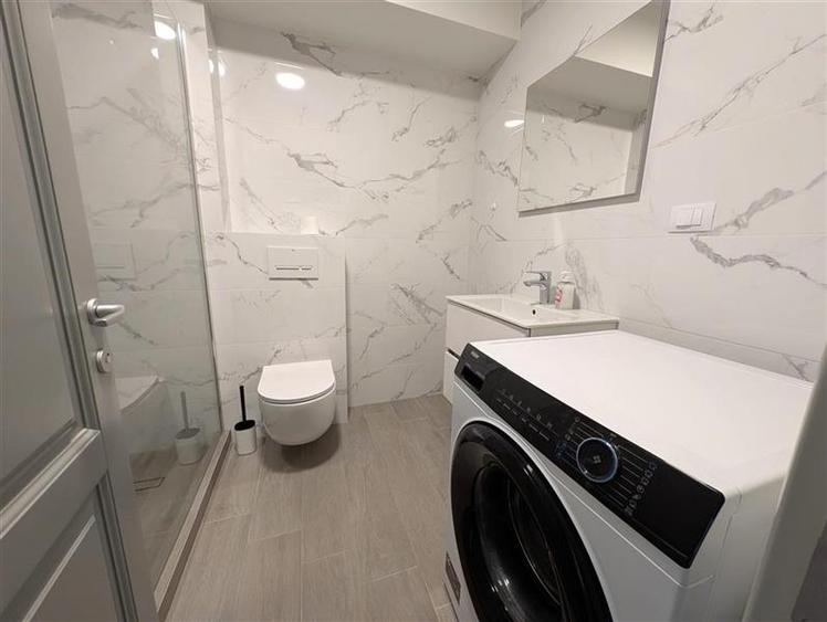 Bloc nou - langa Universitatea Bacovia si Primarie - 2 camere - mobilat si utila - 7