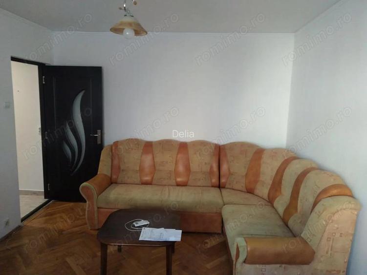 Dacia Strada Labirint de vanzare apartament cu 3 camere, etaj intermediar
