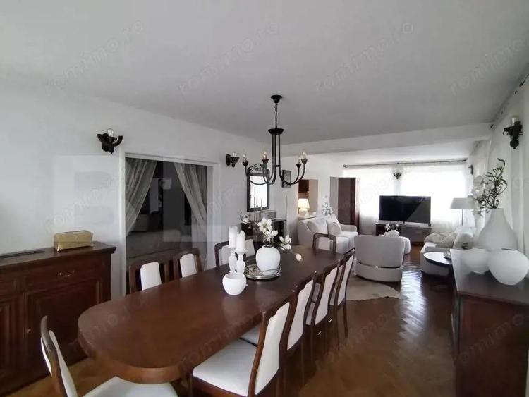 Vila de lux de vanzare, 15 camere, 550 mp, zona Micro 6, comision 0% - 18