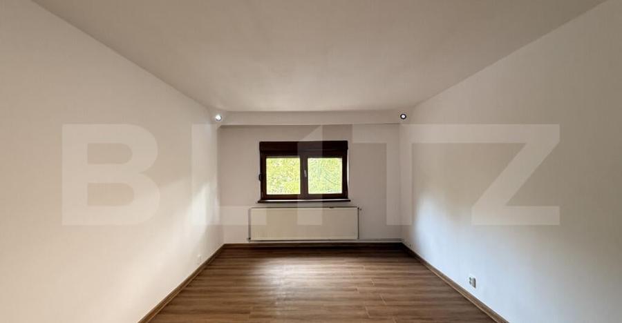 Apartament 3 camere decomandat, et. 1, 72 mp, zona 1 Mai - 8