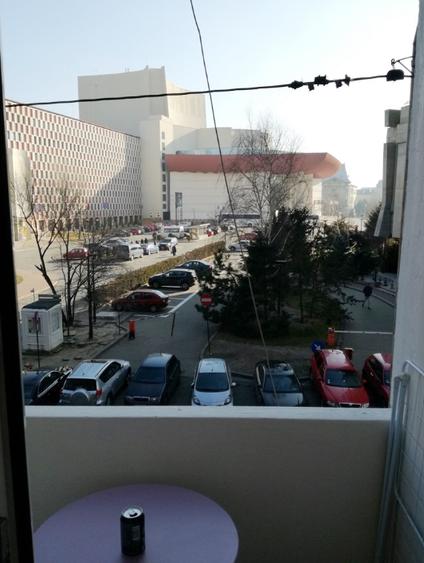 Apartament cu 2 camere semidecomandat în Universitate