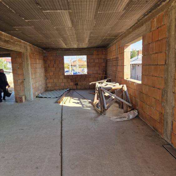 Se vinde casa la rosu, sat  Malaiesti jud. Prahova , pret 72000 euro negociabil - 12