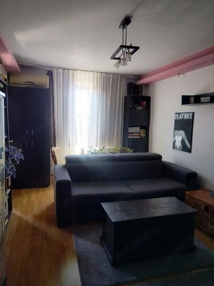 Apartament cu 4 camere semidecomandat, mobilat în Apărătorii Patriei