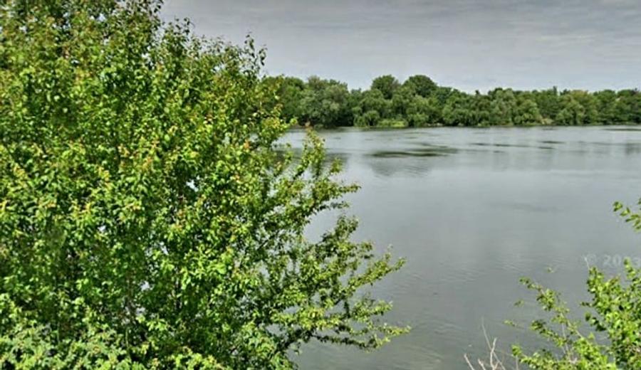 Investitie vanzare 7000 mp teren intravilan Butimanu deschidere directa la lac - 1