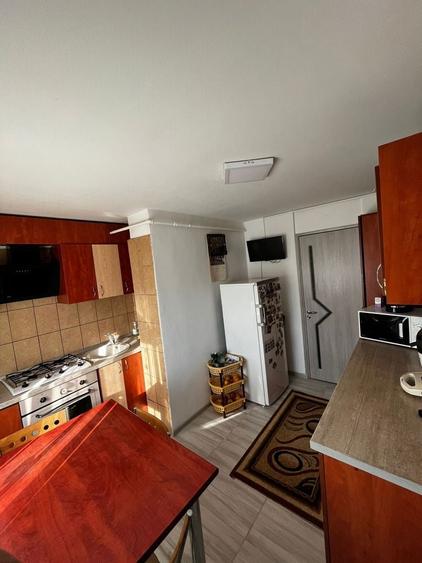 Vand apartament 3 camere zona centrala - 1