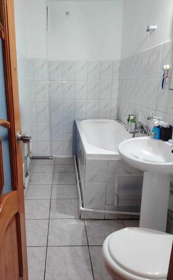Direct proprietar inchiriez apartament 3 camere BLD. 1 Decembrie - 1