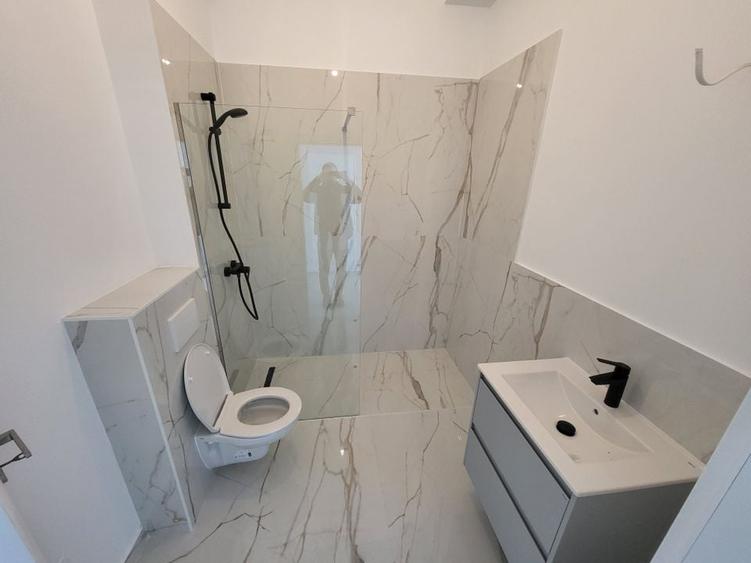 COMISION%. BLOC NOU in ORAS. Gradina proprie. Spatios - 9