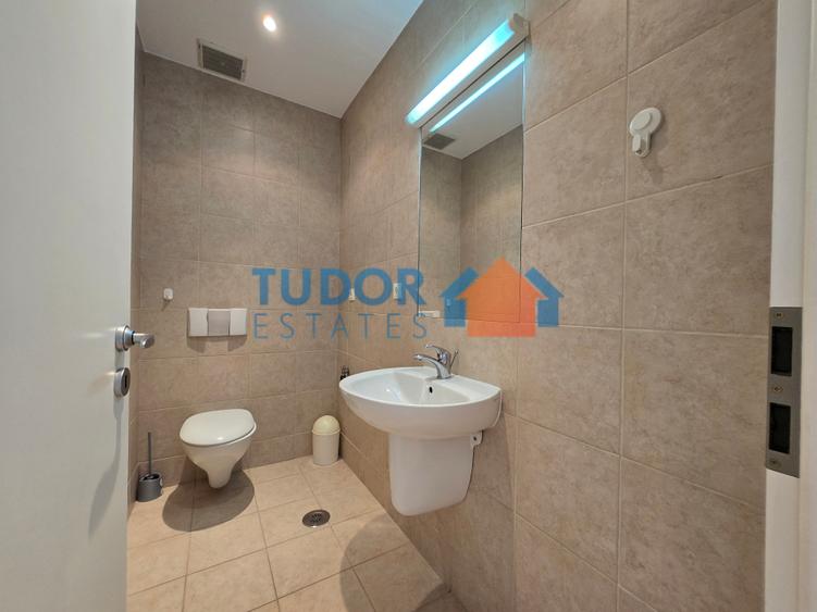 Elegant 2-Bedroom Duplex Apartment with Panoramic Park Views - 9