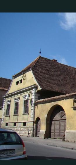 Casa tip sasesc -centrul vechi- aproape de Piata Sfatului - 2
