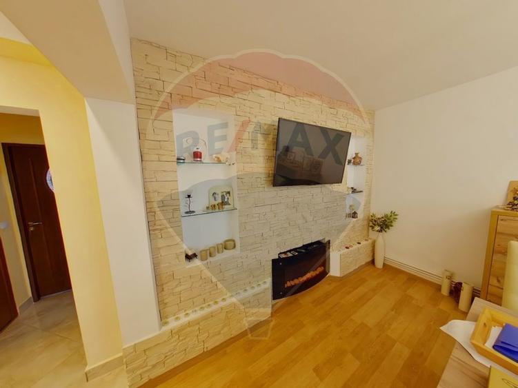 Apartament cu 4 camere de vanzare in zona Central - 1