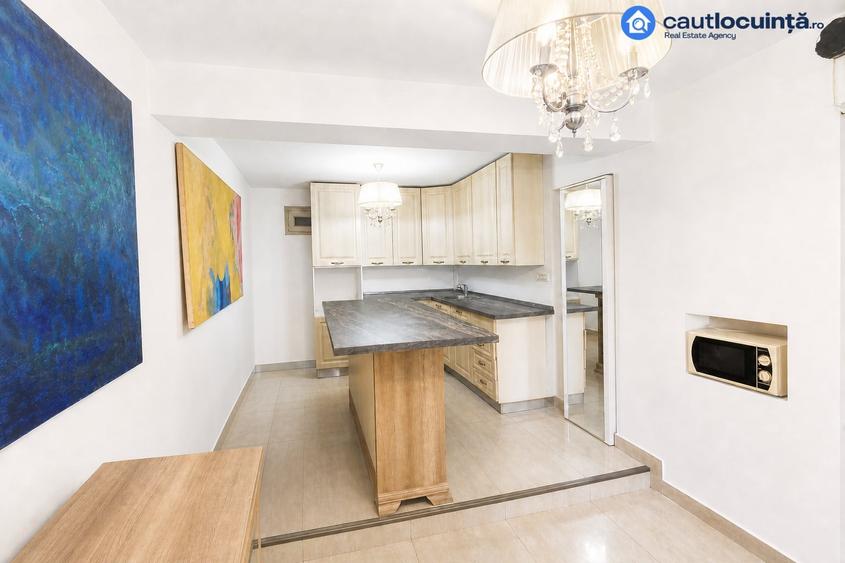 Casă cu 7 camere cu Teren 75 Mp în Ultracentral