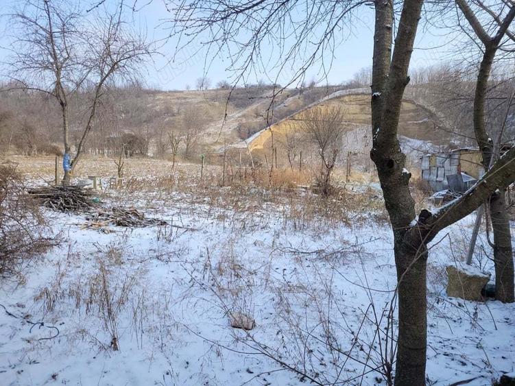 Teren si casa batraneasca 3100 mp - 1