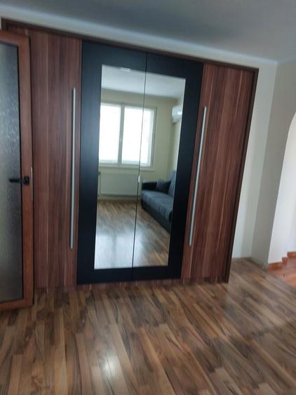 Inchiriez apartament zona Liceul 2 - 4
