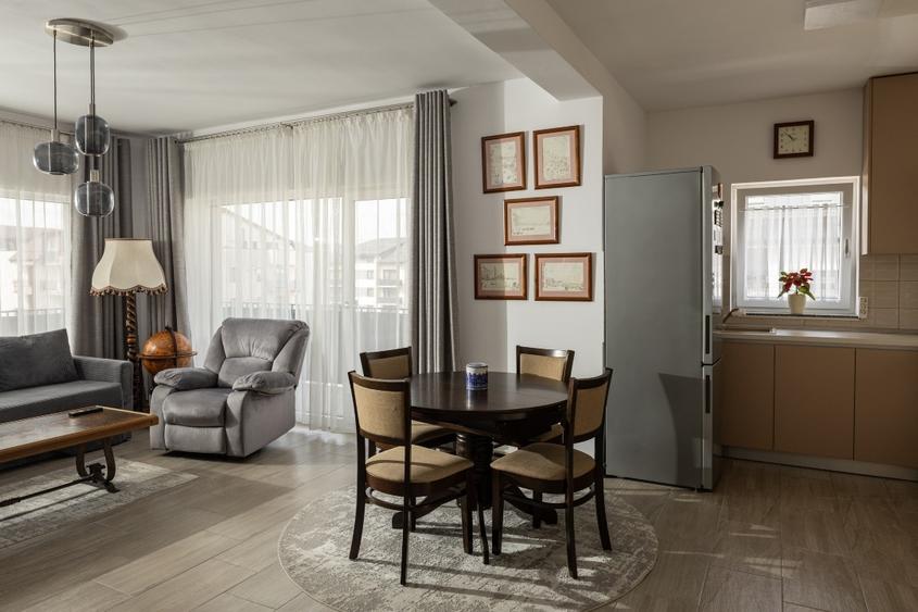 Apartament cu 3 camere decomandat, mobilat în Tractorul