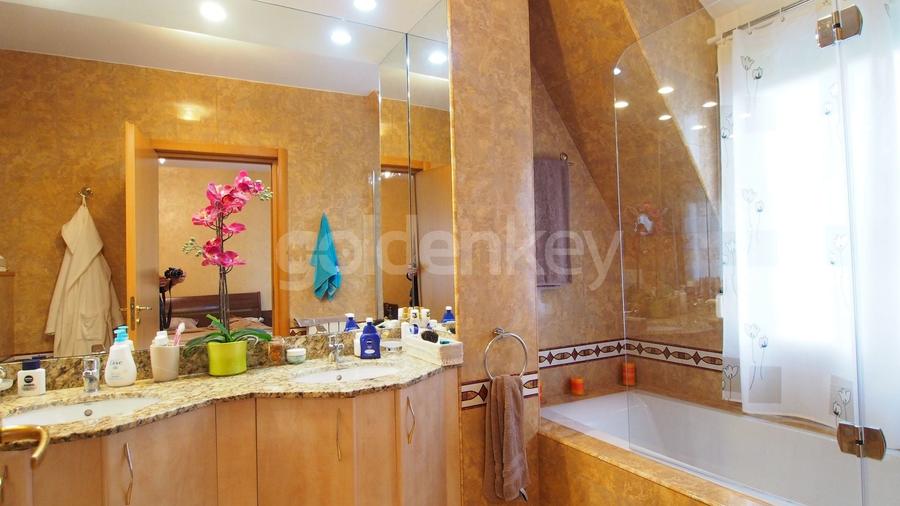 Vila cocheta cu 6 camere, piscina comuna si loc de joaca - 10