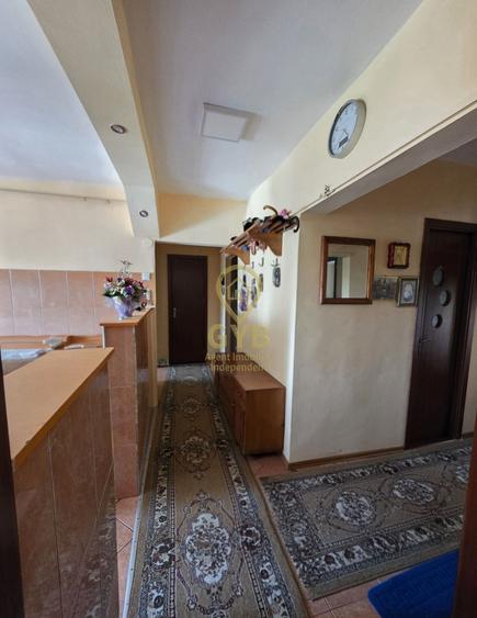 Apartament cu 4 camere decomandat, mobilat în Central