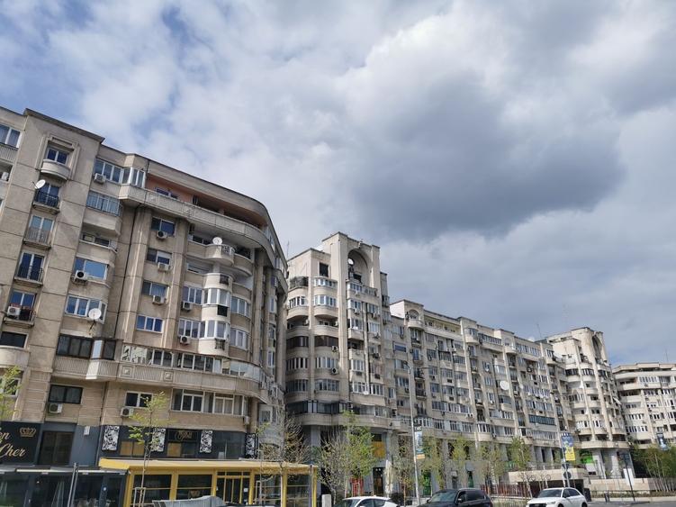 Apartament 3 camere Bl. Decebal 97mp - 1