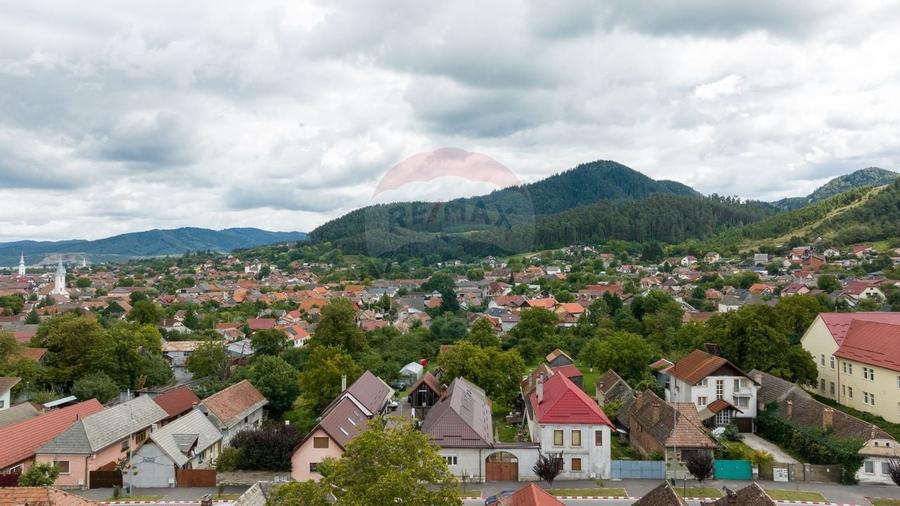 Casa spatioasa cu teren generos, in zona centrala a Sacelelor - 32