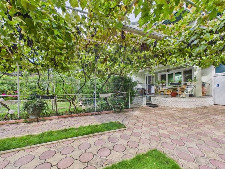 Casă / Vilă cu 10 camere de vânzare în zona Central - 23