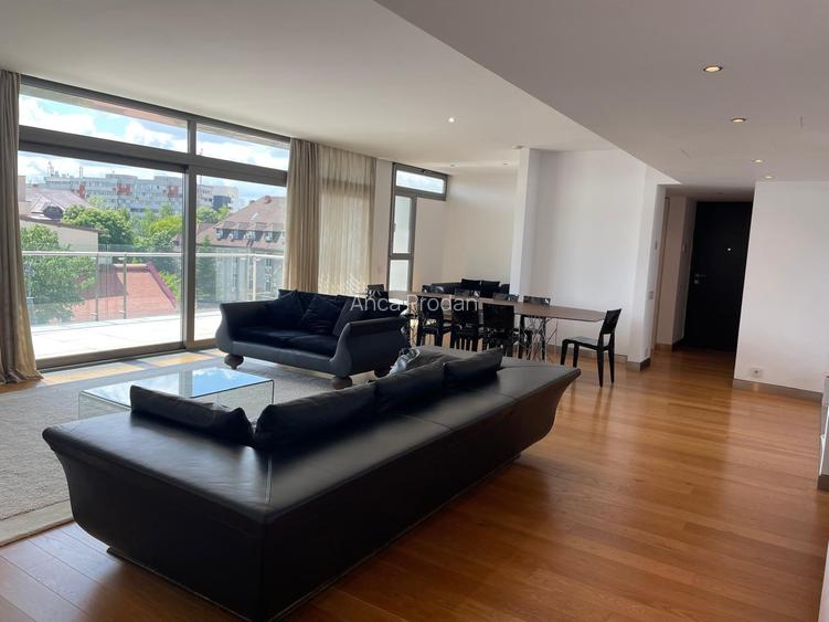 Spacious 3-bedroom apartment//terrace//boutique building//Kiseleff area