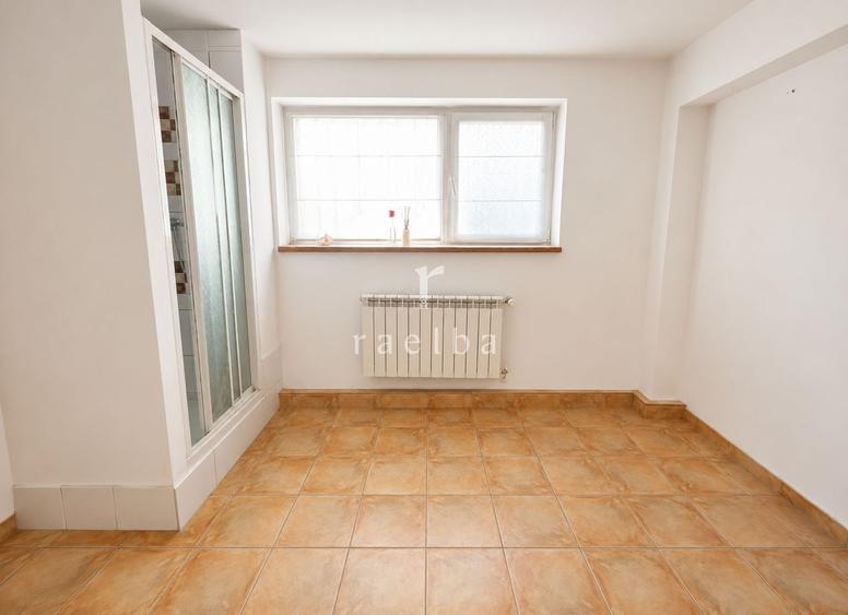 Duplex cu 12 camere cu Canalizare în Șoseaua Nordului