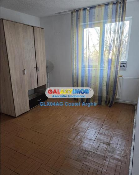 Vindem garsoniera in zona Razboieni-biserica , etaj 2, decom - 4