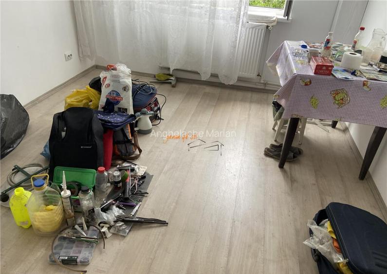 Garsoniera de ,Zona cartier Gara, 32 mp , et 3/4 , renovata