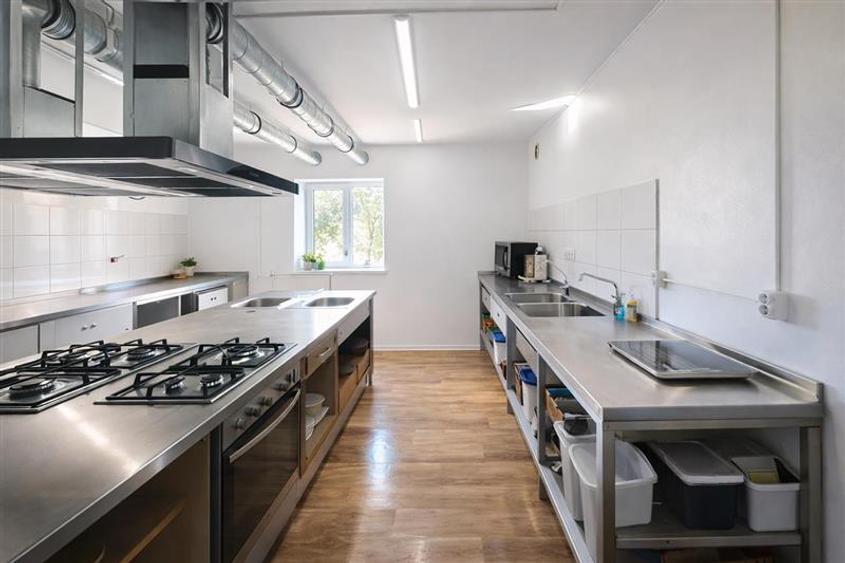 Transilvania Camping, domeniu de 14.400mp,Sanmarghita de Mures:2cladiri, apartam - 5