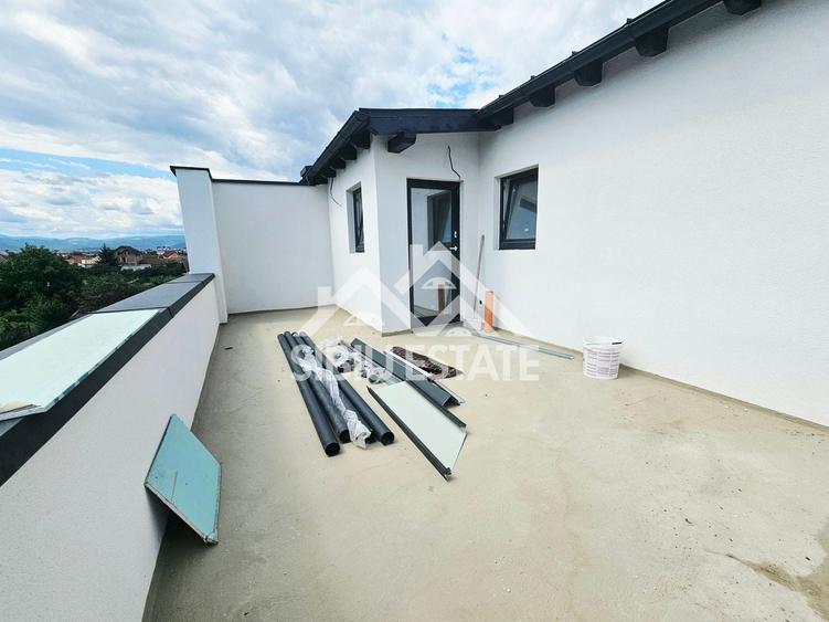Duplex cu 4 camere cu Canalizare în Exterior Nord