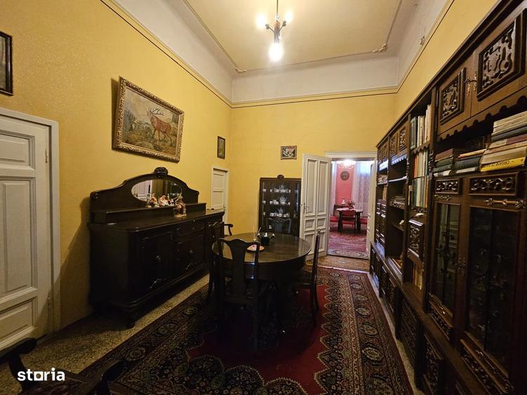 Vand apartament deosebit, la casa, etajul 1, Bulevardul Decebal - 12