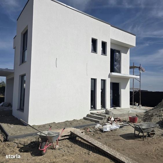 Casă cu 3 camere cu Teren 450 Mp în Central