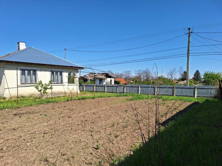 Casa/Teren ~ comuna Smeeni/BZ ~ teren 2878mp ~ Pret: 40.000€ - 5