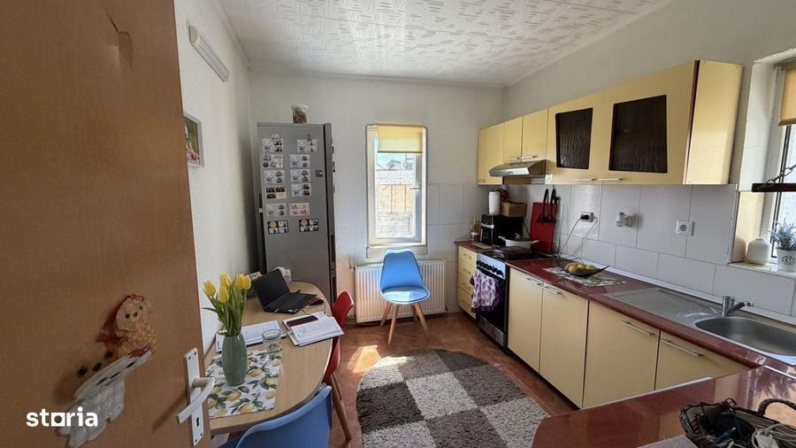 Casă cu 4 camere în Central