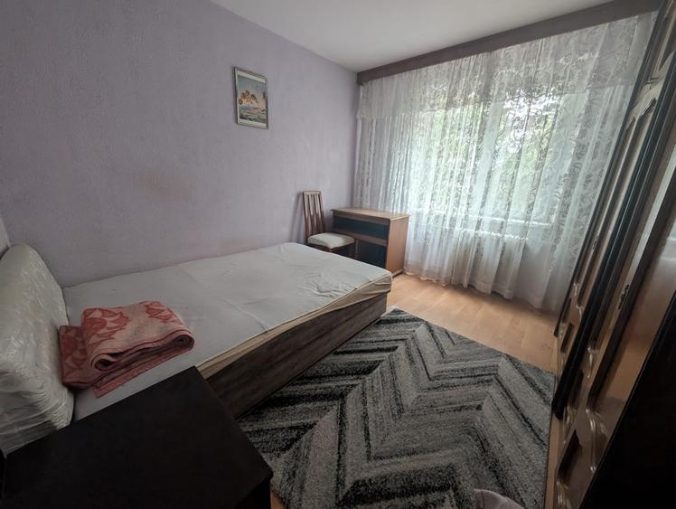 Apartament cu 3 camere semidecomandat în Drumul Taberei