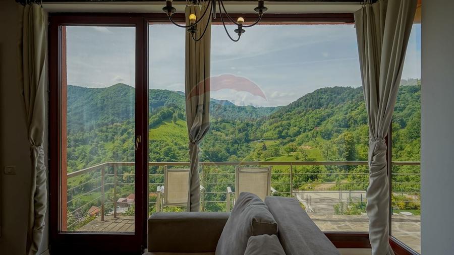 VILA PANORAMICA PE DRUMUL POIENII –PRIVELISTI UNICE ASUPRA BRASOVULUI - 49